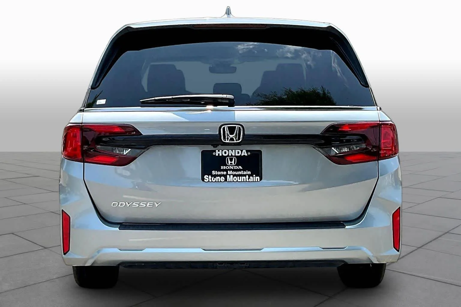 New 2026 Solar Silver Metallic Honda EX-L image 4