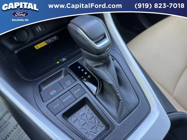 Used 2025 Red Toyota XLE Premium image 31