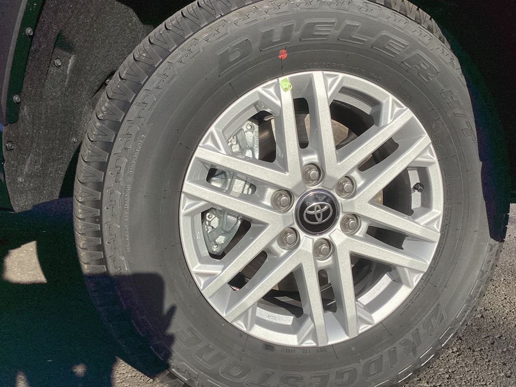2025 Toyota Tundra SR5 - Photo 7