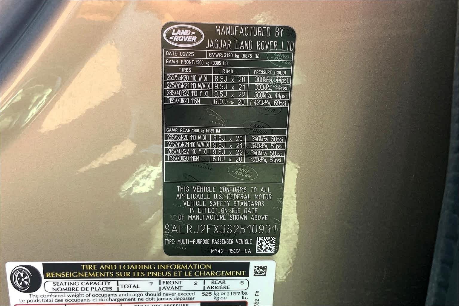 Used 2025 Lantau Bronze Metallic Land Rover S image 18