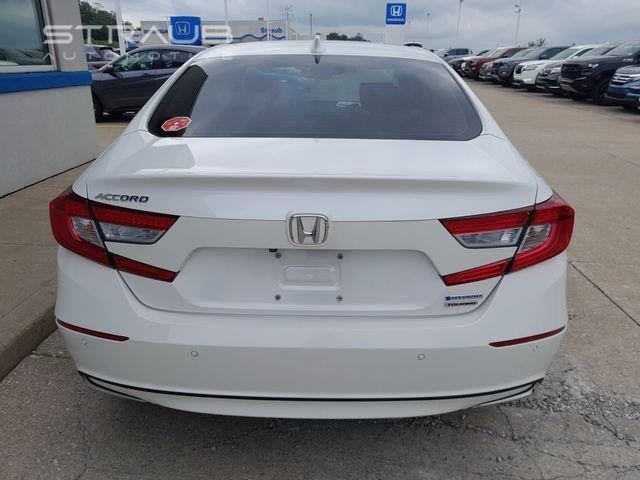 Used 2019 Platinum White Pearl Honda Touring image 6