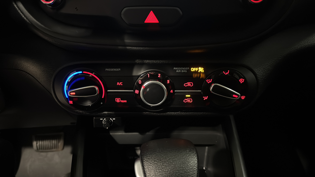 Used 2020 Snow White Pearl Kia LX image 17