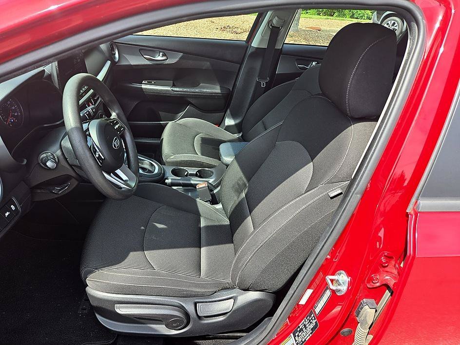 Used 2021 Currant Red Kia LXS image 11