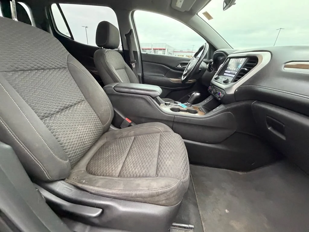 Used 2017 EBONY TWILIGHT METALLIC GMC SLE image 39