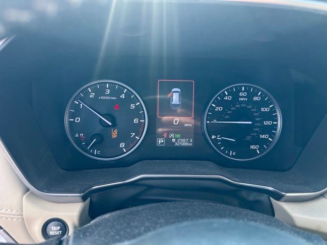 Used 2020 Crystal White Pearl Subaru Limited image 9