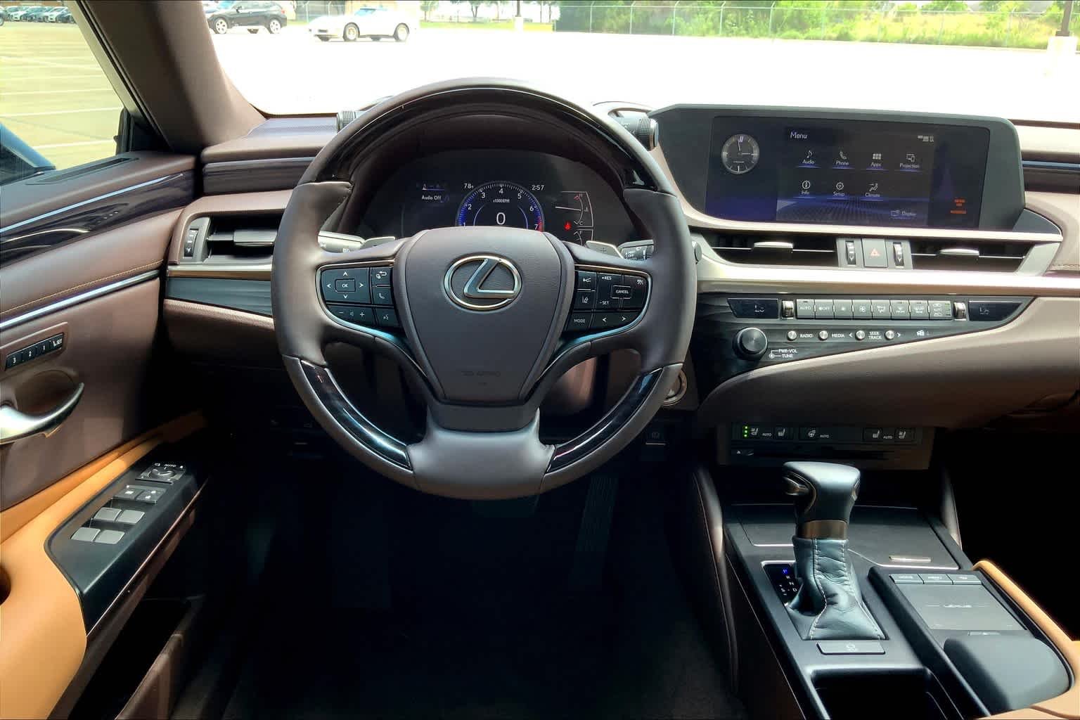Used 2020 Eminent White Pearl Lexus  image 5