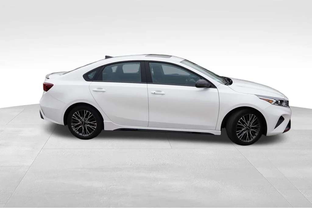 Used 2024 Snow White Pearl Kia GT-Line image 2