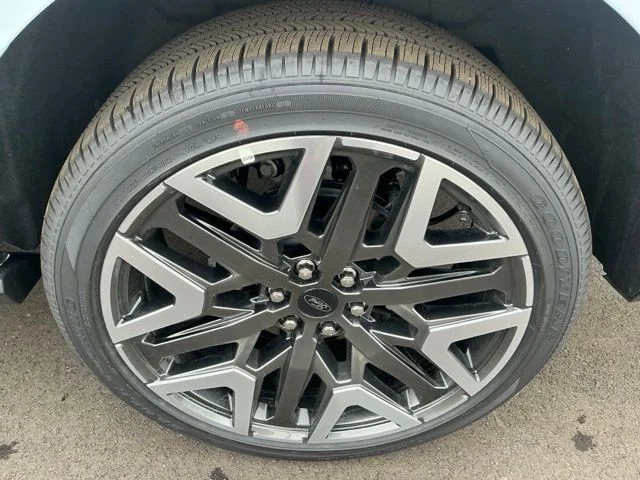 New 2026 Space Silver Metallic Ford MAX Platinum® image 17