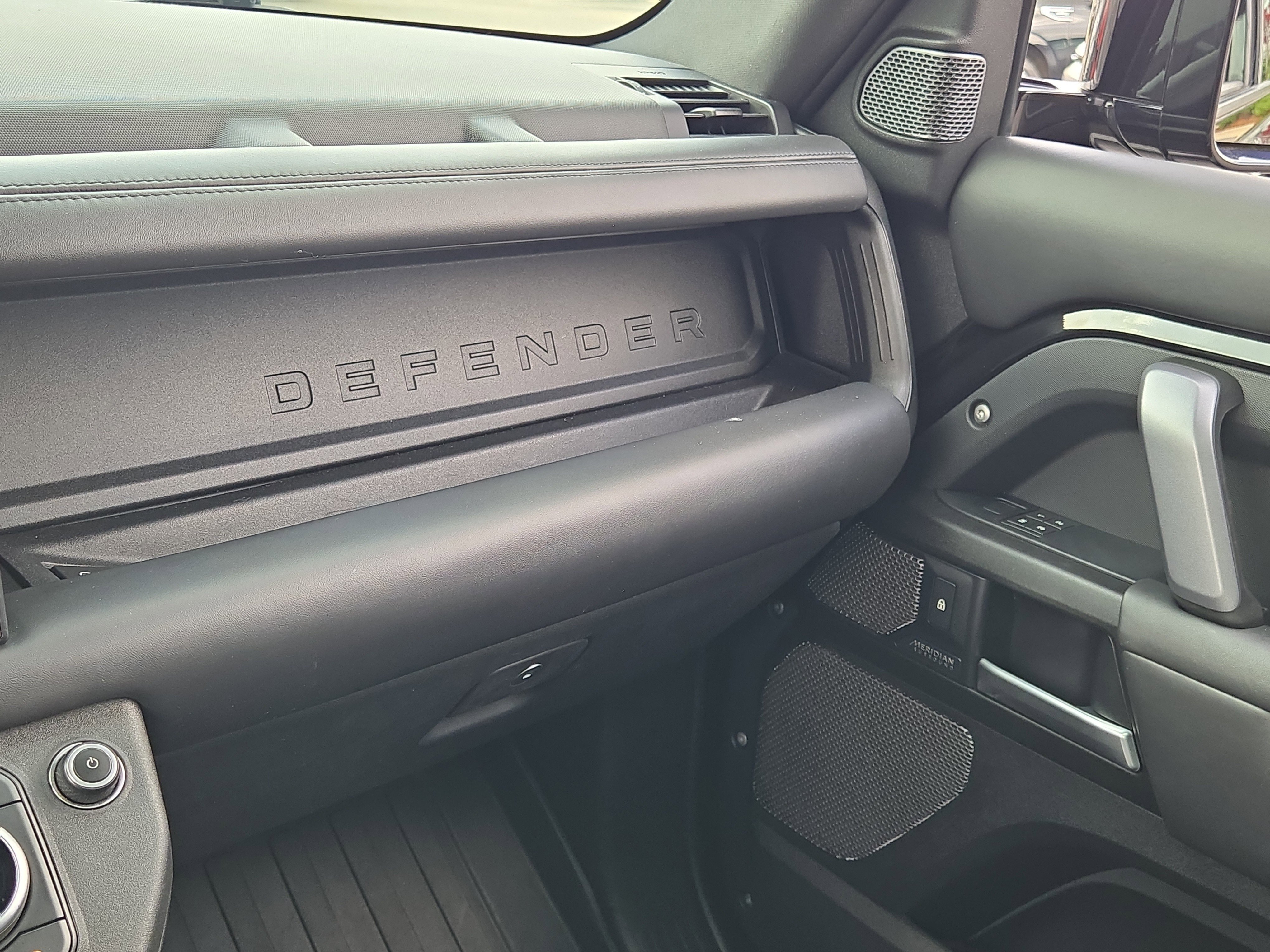 Used 2023 Black Land Rover V8 image 35