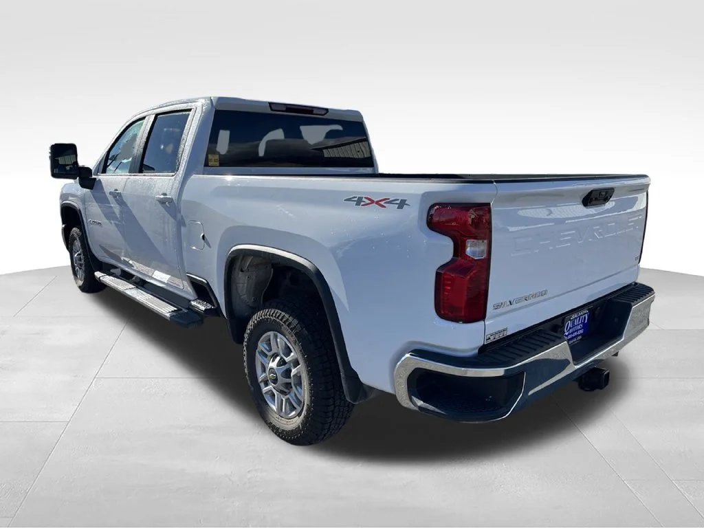 Used 2025 Summit White Chevrolet LT image 7