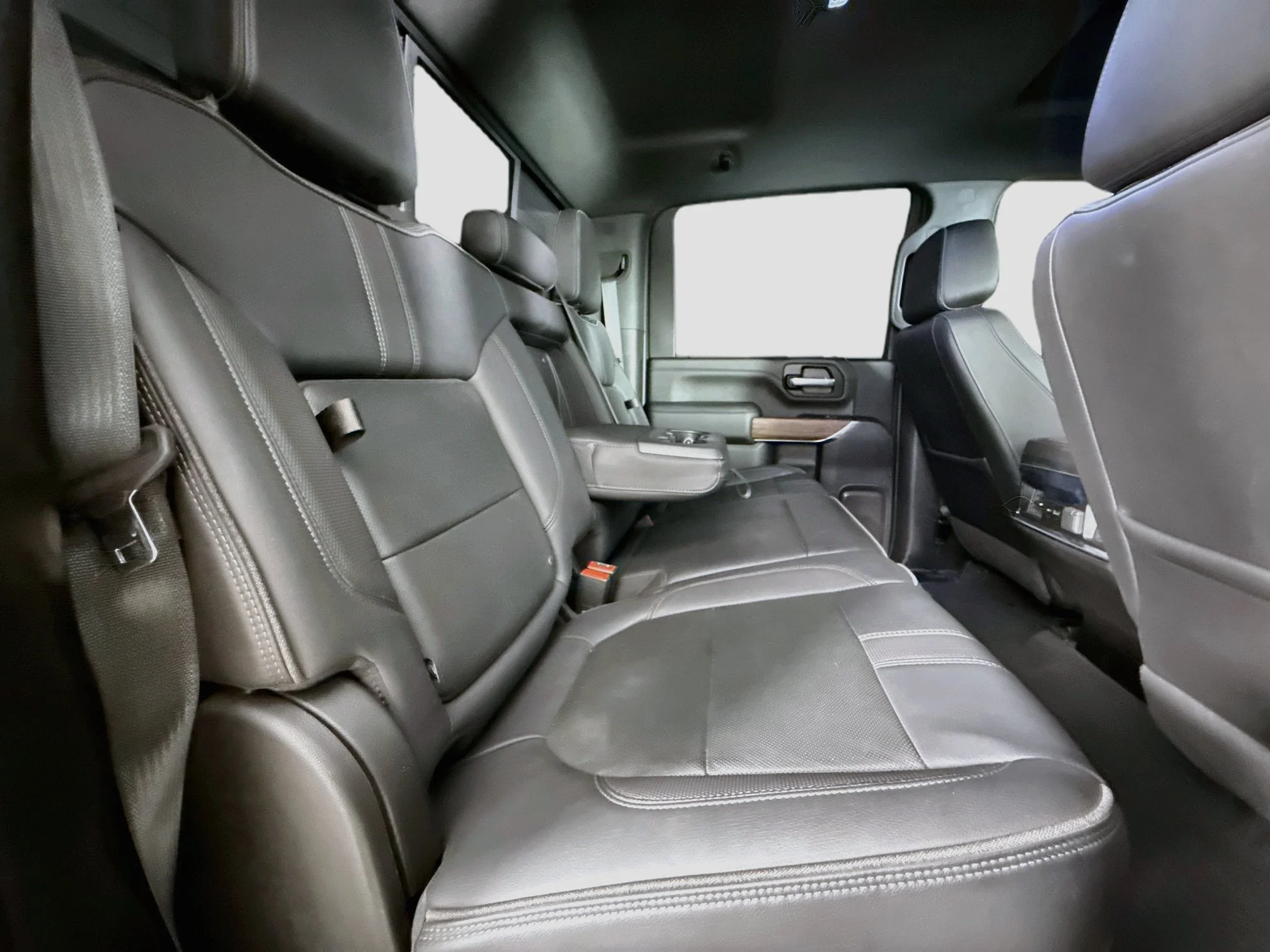 Used 2022 MOSAIC BLACK METALLIC Chevrolet High Country image 29