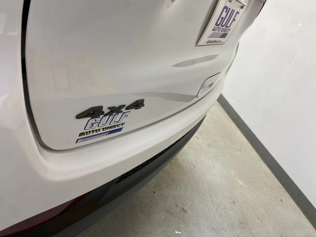 Used 2026 White Jeep Latitude image 18