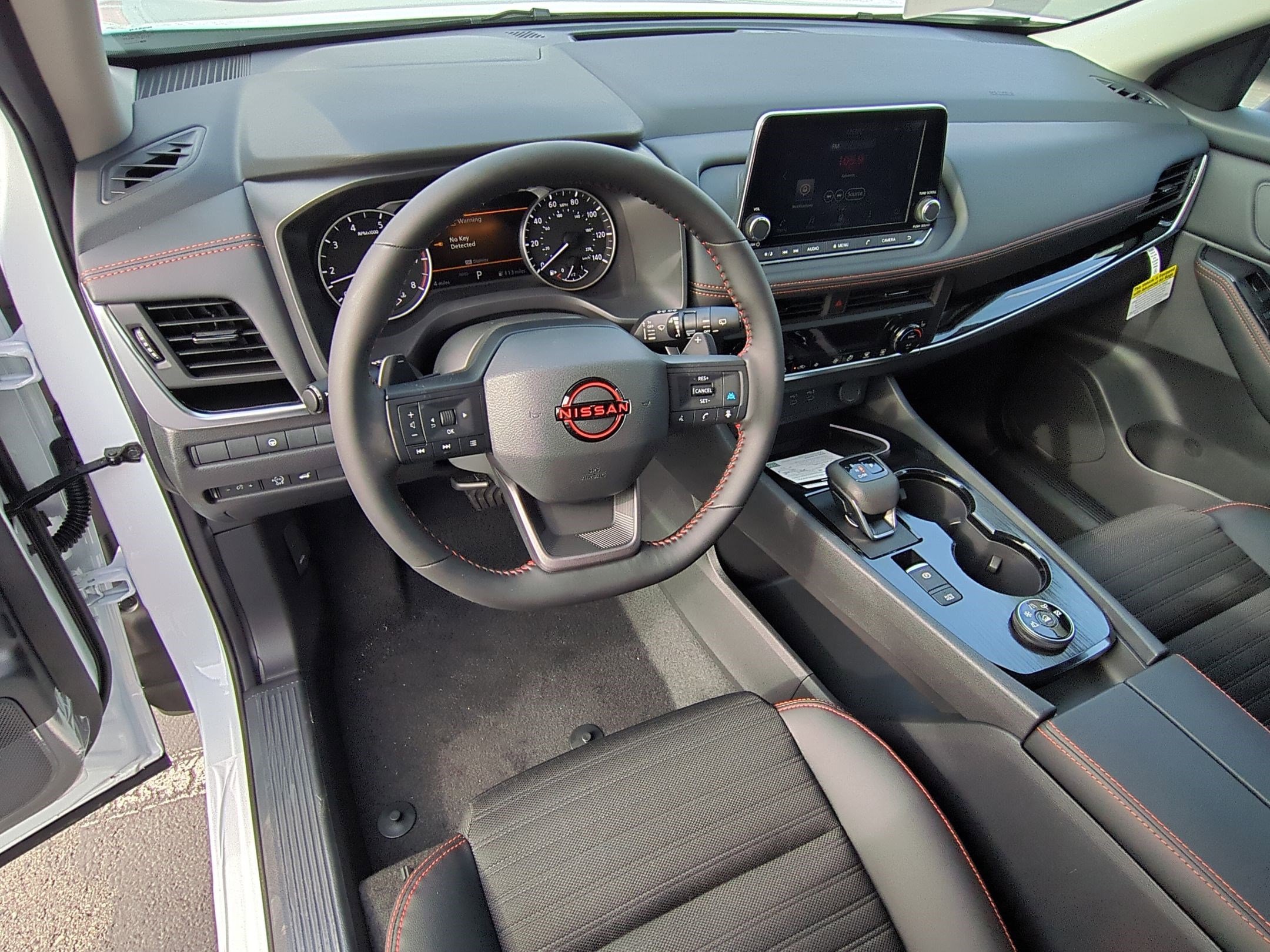 New 2026 Everest White Pearl TriCoat Nissan Rock Creek® image 9