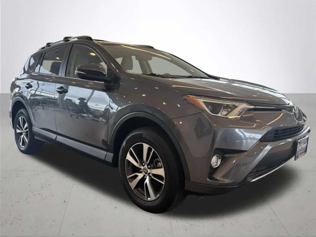 Used 2017 Gray Toyota XLE image 5