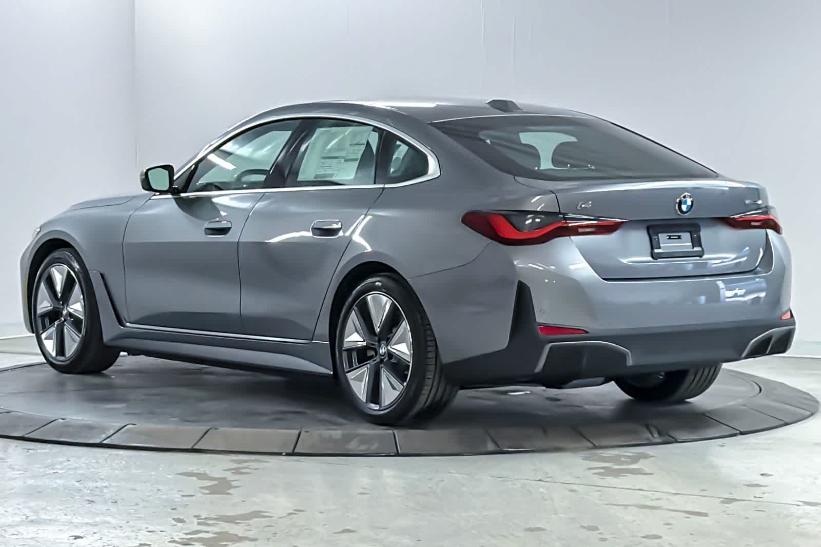 New 2026 Skyscraper Grey Metallic BMW eDrive40 image 6