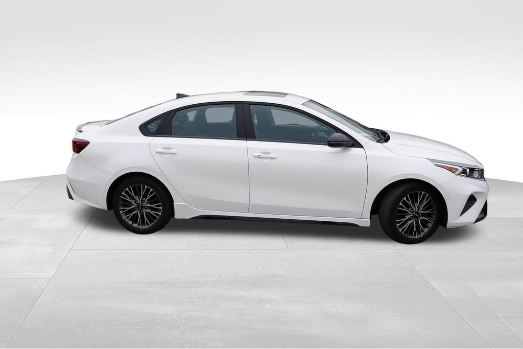 Used 2024 Snow White Pearl Kia GT-Line image 2