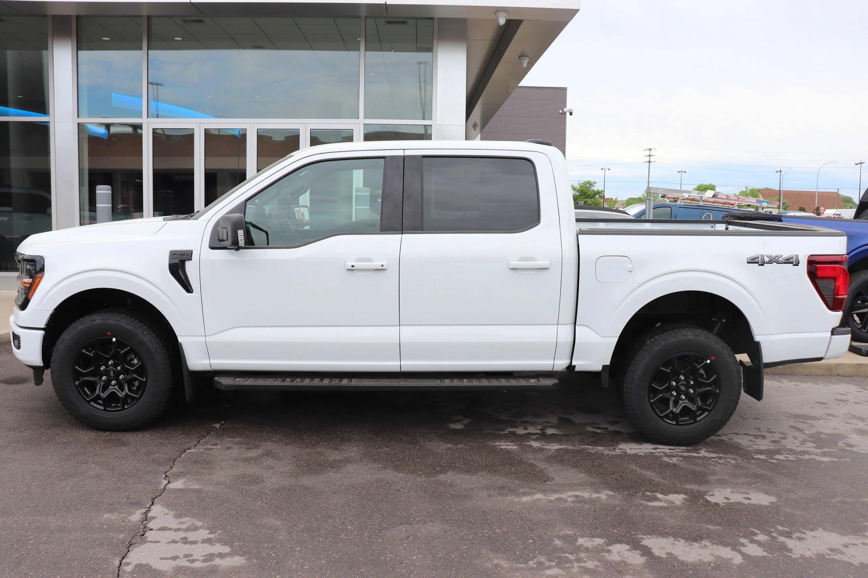 New 2026 OXFORD WHITE Ford XLT image 3