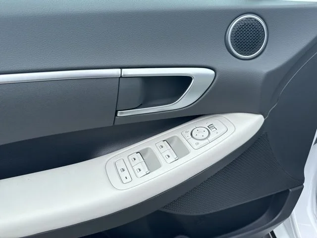 2025 Hyundai Sonata SE - Photo 18