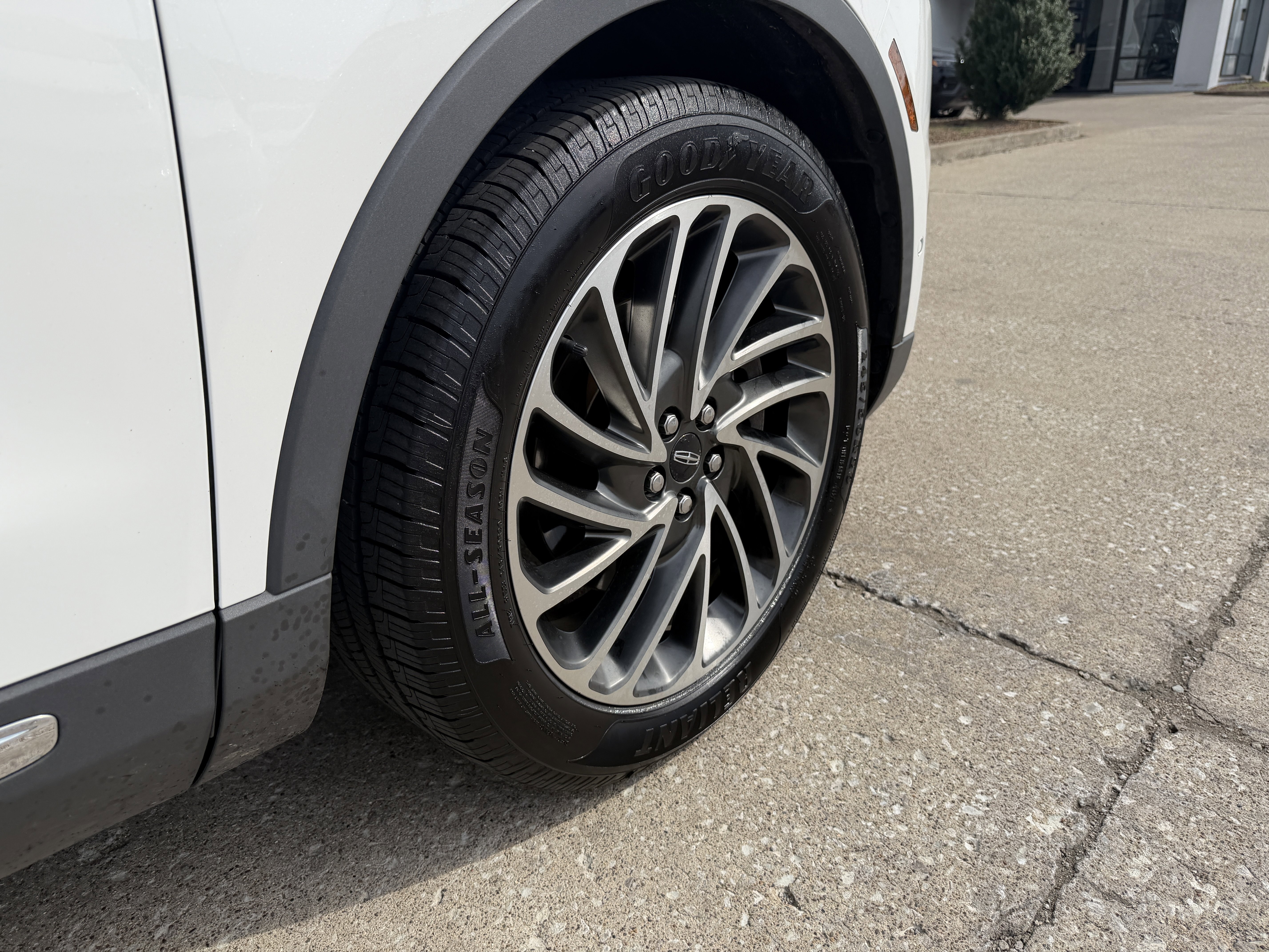 Used 2020 Pristine White Lincoln Reserve image 16