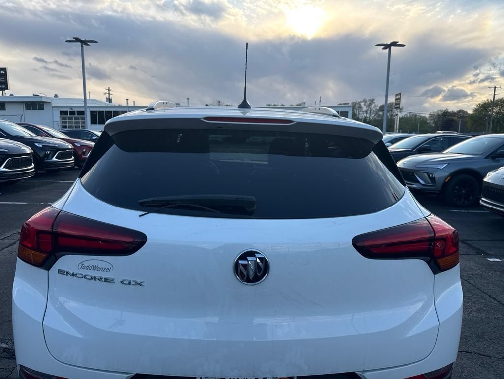 Used 2023 Summit White Buick Select image 7