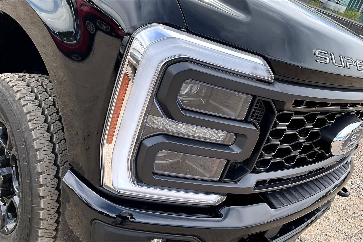 Used 2025 Agate Black Metallic Ford Platinum image 24