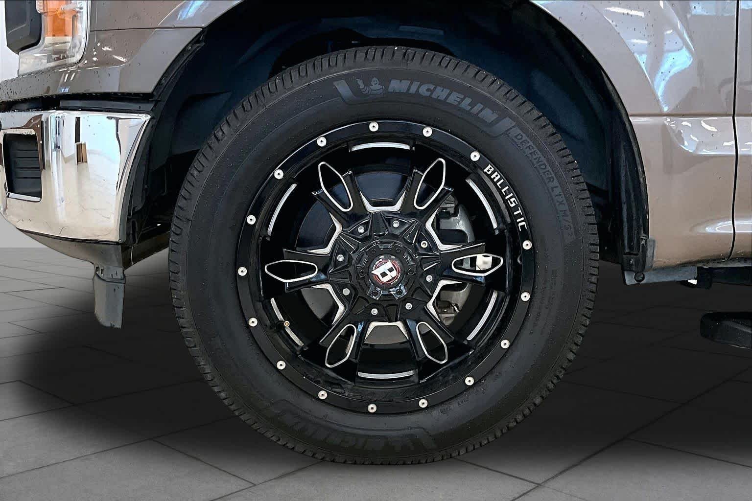 Used 2019 Stone Gray Metallic Ford XLT image 10