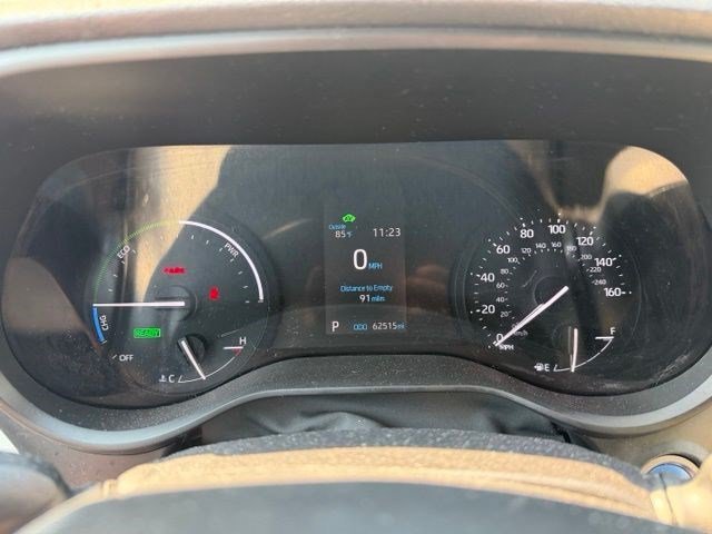 Used 2021 Silver Toyota XLE image 10