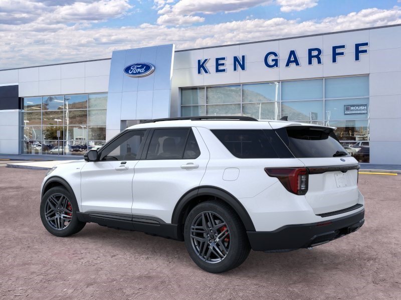 New 2026 Star White Metallic Tri-Coat Ford ST-Line image 4