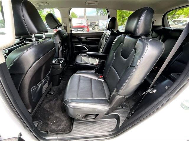 Used 2023 White Kia S image 21