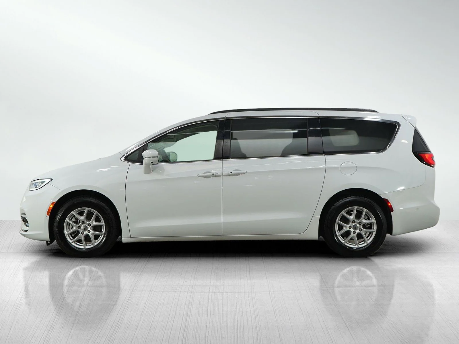 Used 2022 Chrysler Pacifica Touring L with VIN 2C4RC1BG4NR141374 for sale in Burnsville, Minnesota