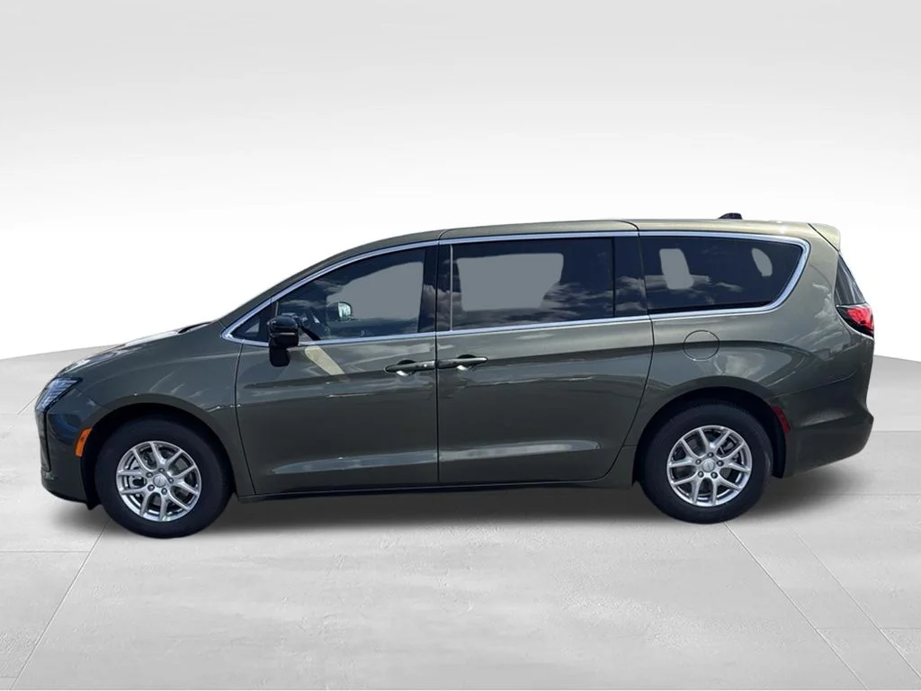 New 2027 Olive Green Pearl-Coat Exterior Paint Chrysler Select image 6