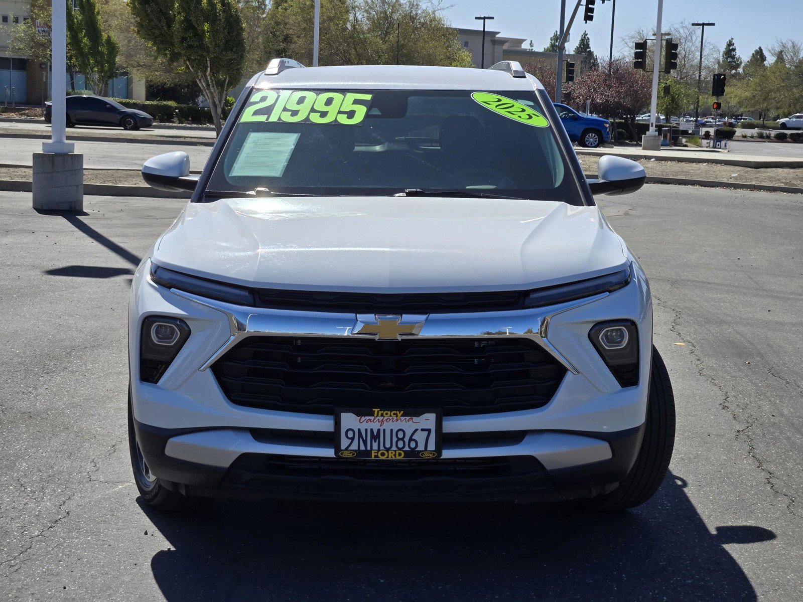 Used 2025 Summit White Chevrolet LT image 2