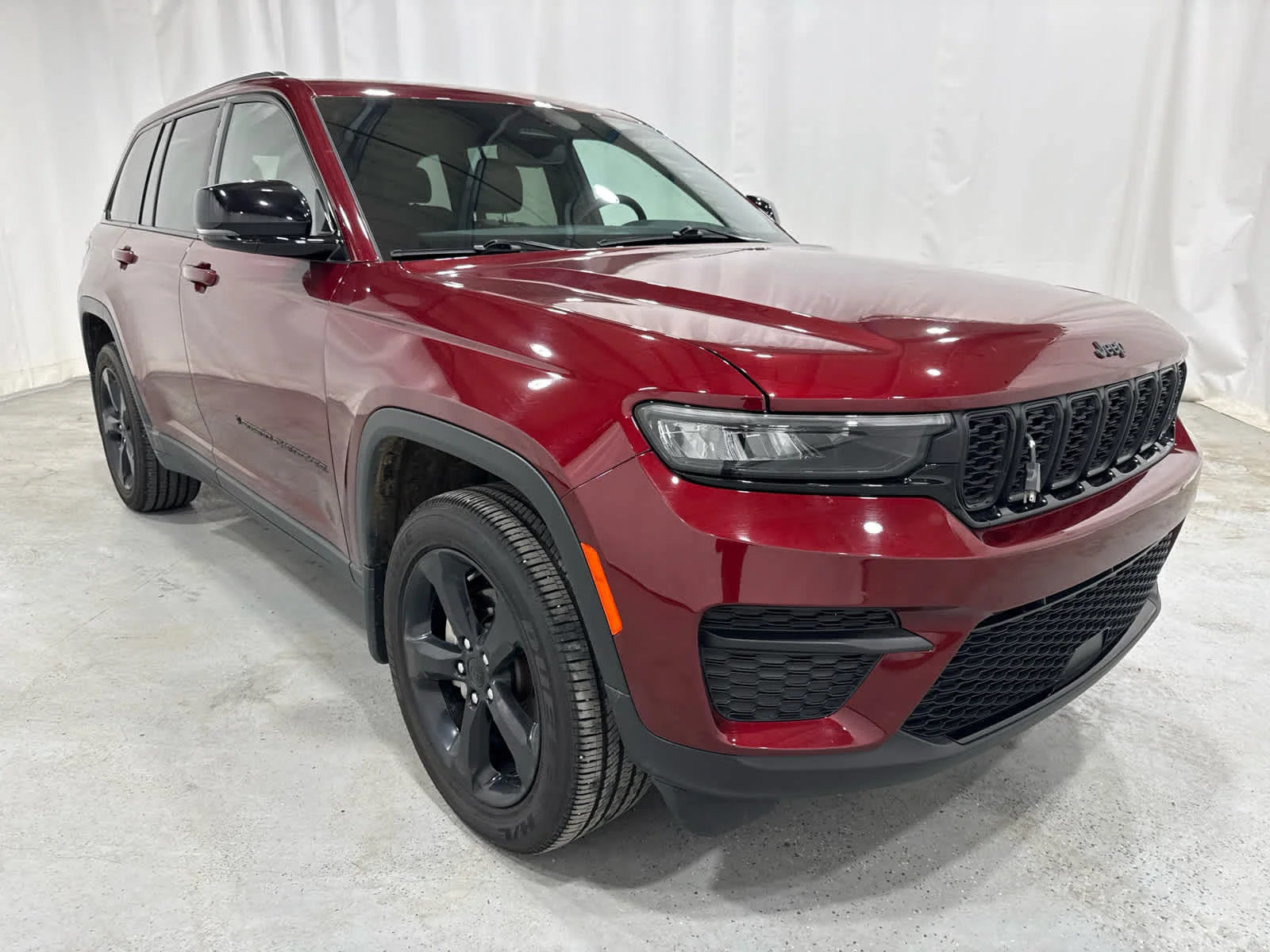 Used 2023 Red Jeep Altitude 4x4 image 7