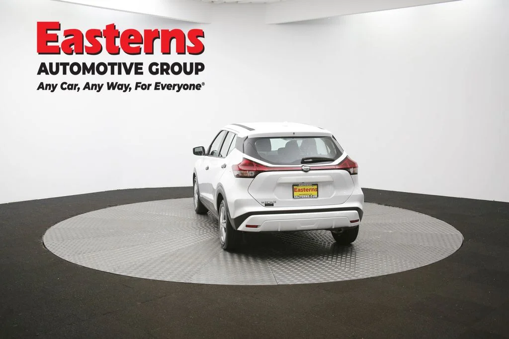Used 2022 White Nissan S image 35