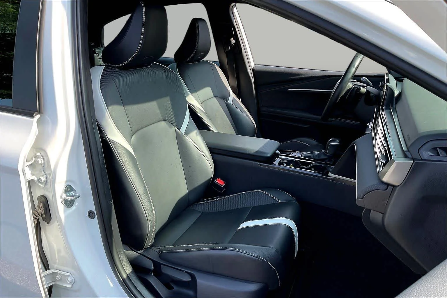 Used 2025 Ice Cap Toyota SE image 9