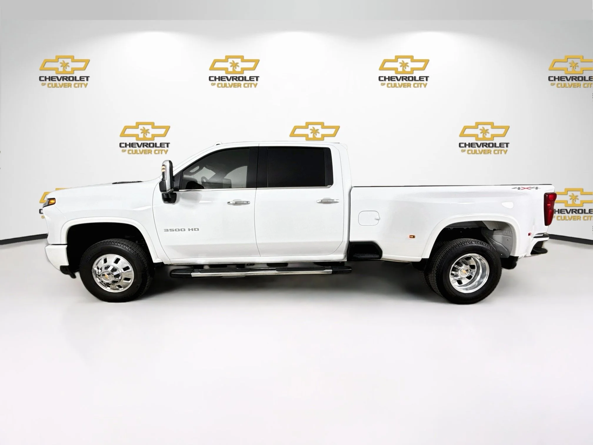 Used 2024 Summit White Chevrolet LTZ DRW image 5