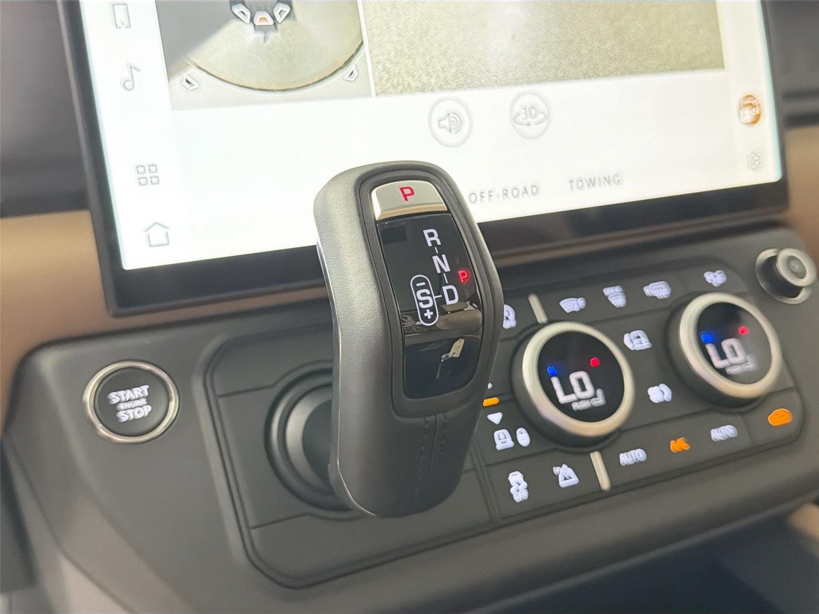 New 2026 CARPATHIAN GREY Land Rover X-Dynamic SE image 16