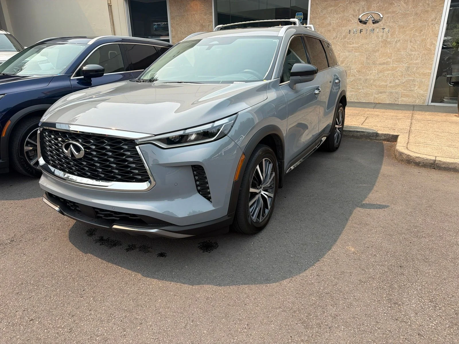 Certified Used 2025 Harbor Gray INFINITI Sensory image 1
