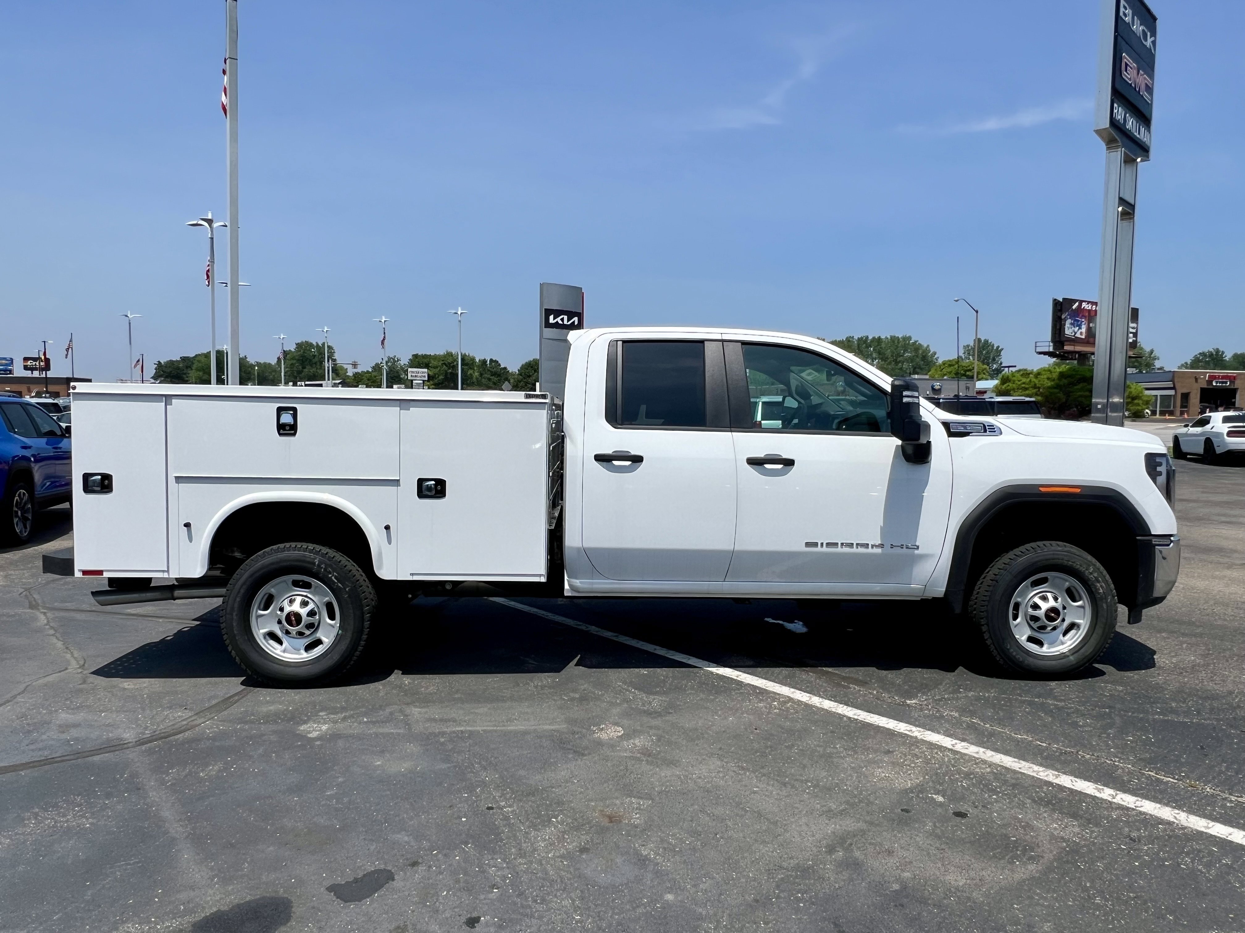 2025 GMC Sierra 2500HD Pro - Photo 6