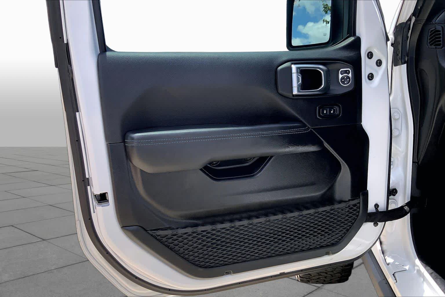 Used 2021 Bright White Clearcoat Jeep Unlimited Rubicon image 22