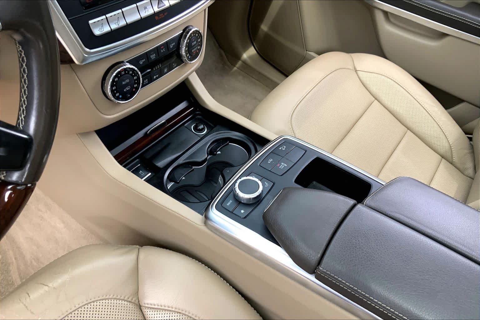 Used 2014 Polar White Mercedes-Benz GL 550 image 17