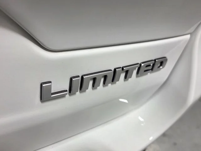 New 2026 Bright White Clear-Coat Exterior Paint Jeep Limited image 11