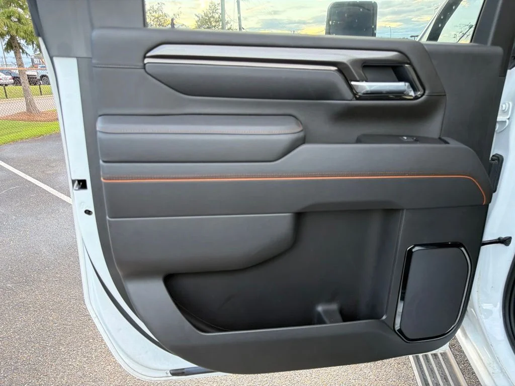 Used 2025 White GMC AT4 image 16