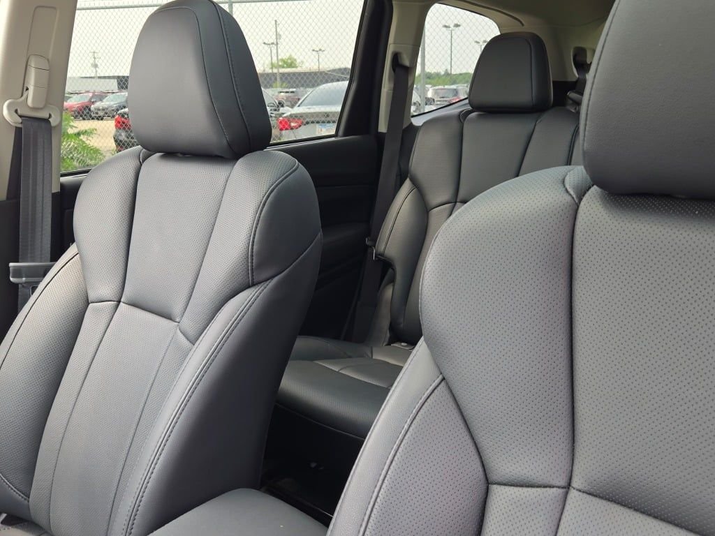 Used 2025 White Subaru Onyx Edition Touring image 26