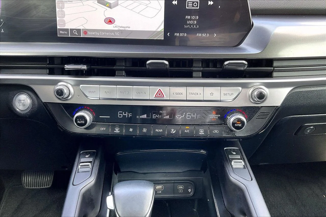 Certified Used 2025  Kia S image 19