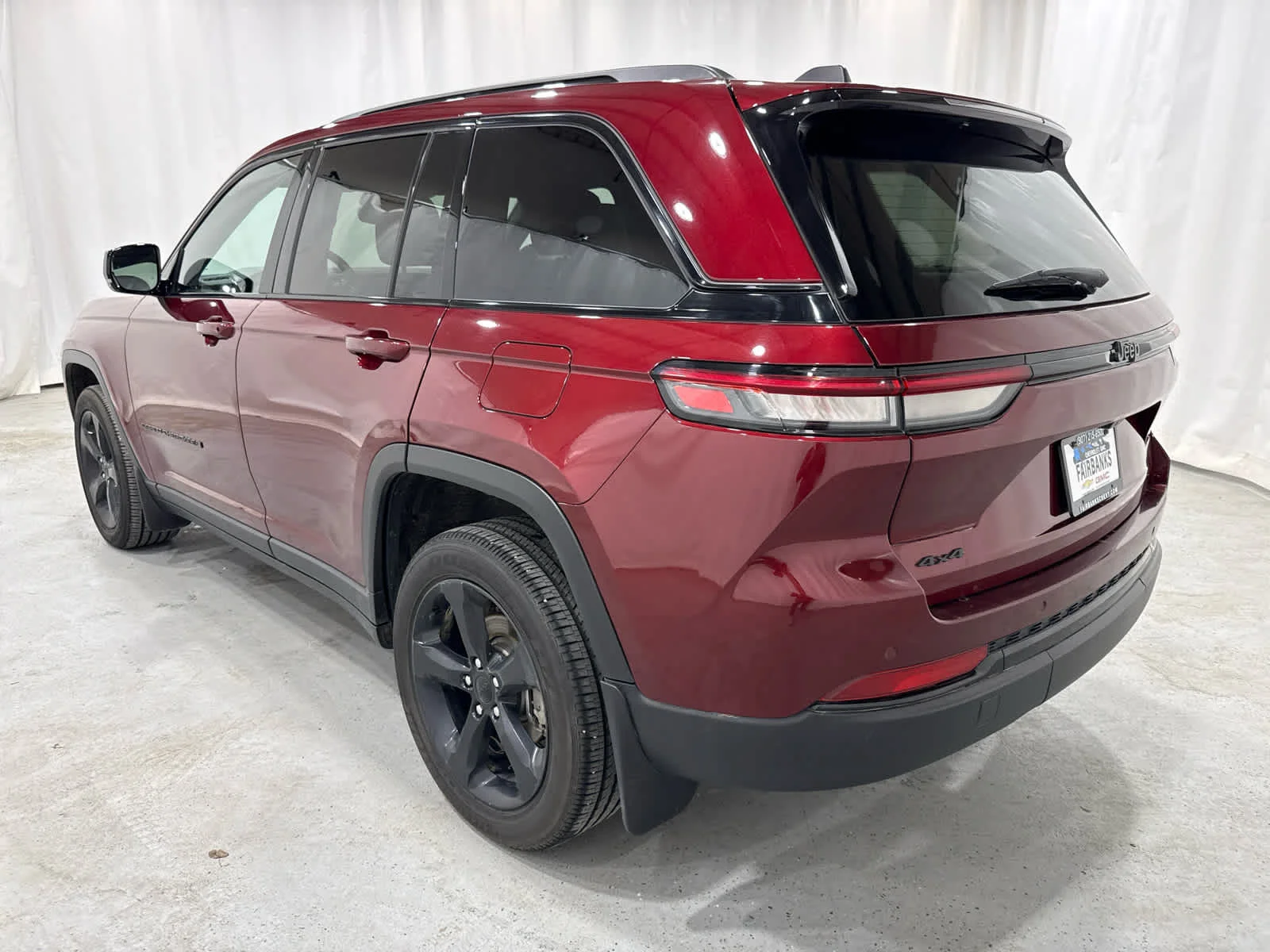 Used 2023 Red Jeep Altitude 4x4 image 3