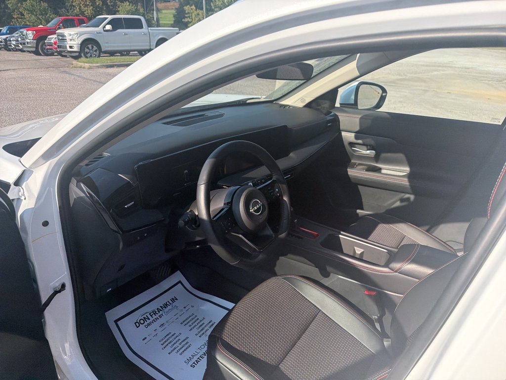 Used 2025 White Nissan SR image 16