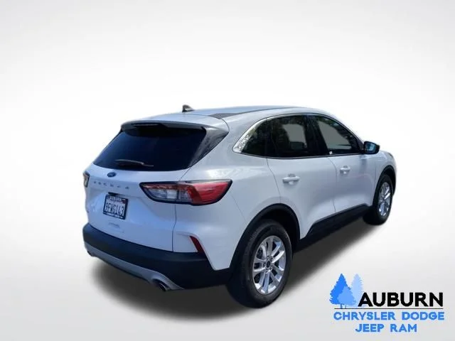 Used 2022 White Ford SE image 7
