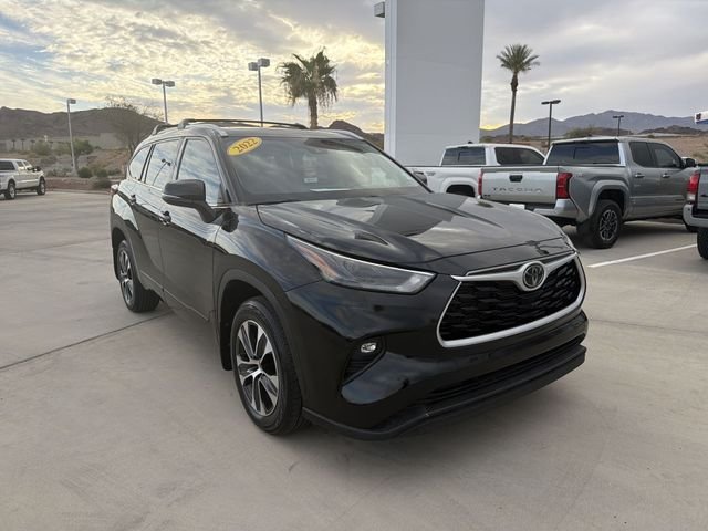 Used 2022 Black Toyota XLE image 3