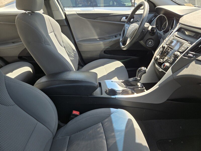 Used 2013 Harbor Gray Metallic HYUNDAI 4DR SDN 2.4L AUTO GLS PZEV image 3